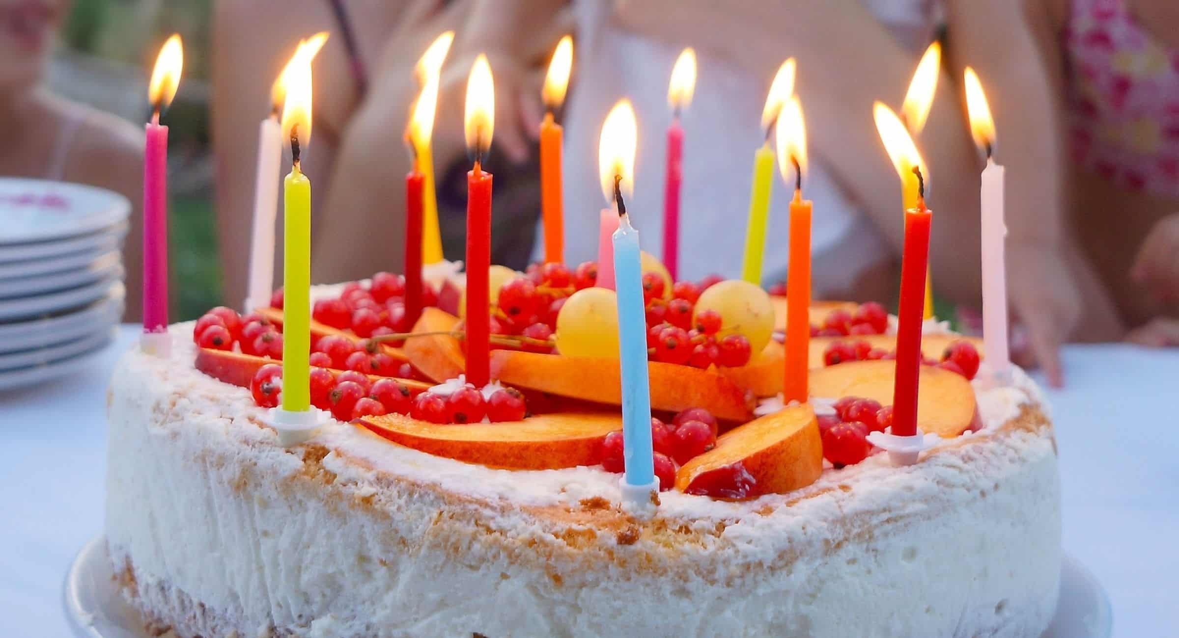 Bake a birthday cake for your wife yourself