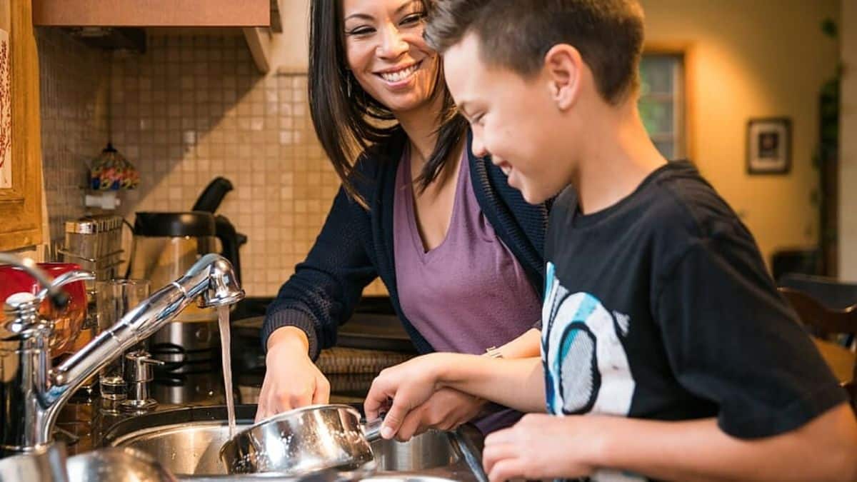 Cooking-Indoor-Games-Can-be-Fun-Too-cooking-with-mom